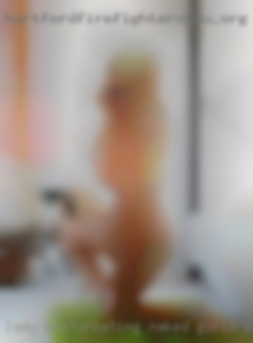 Lady masturbating naked girls in floor.